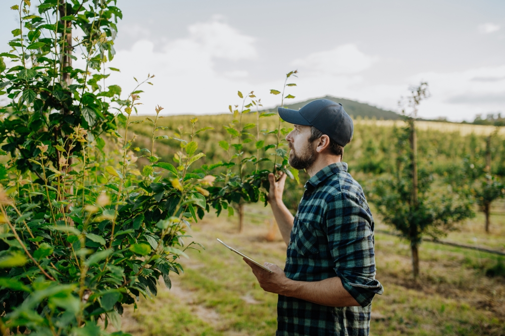 EIT Smart agricoltore in frutteto